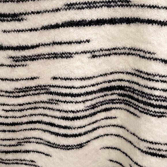 T by Talbots Turtleneck Black and White Sweater Zip Shoulder/Neck Women's Sz S - Picture 8 of 11